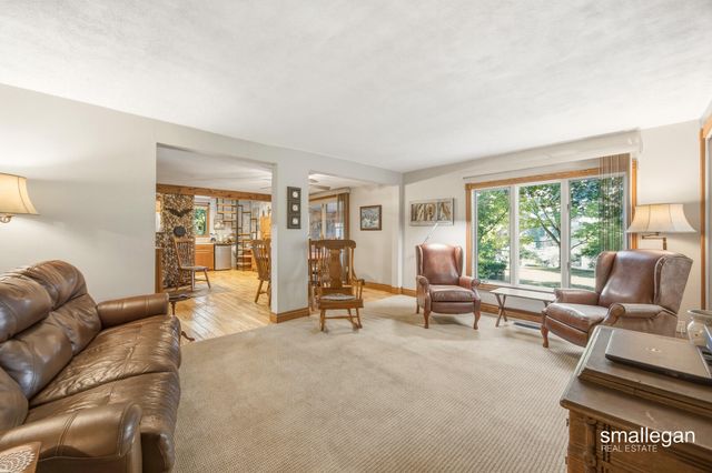 14960 White Creek Avenue NE, Cedar Springs, MI 49319