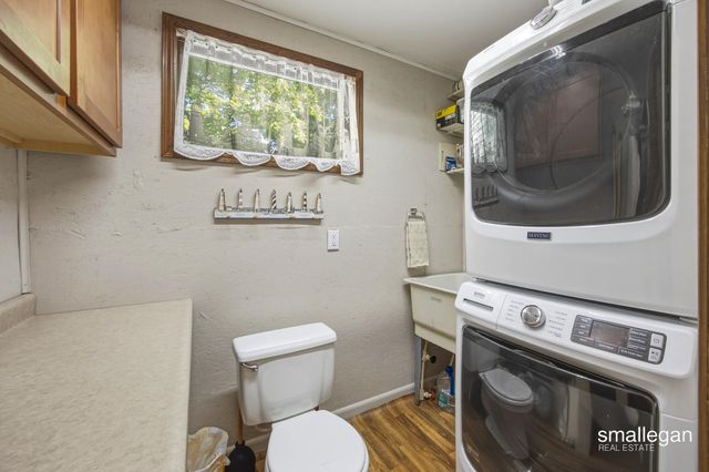 14960 White Creek Avenue NE, Cedar Springs, MI 49319
