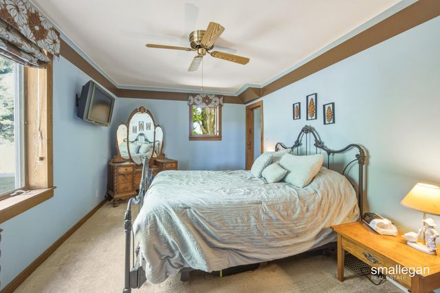 14960 White Creek Avenue NE, Cedar Springs, MI 49319
