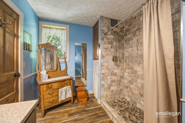 14960 White Creek Avenue NE, Cedar Springs, MI 49319