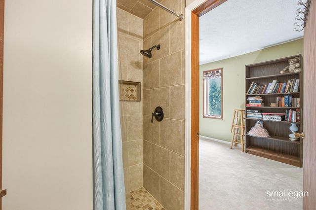 14960 White Creek Avenue NE, Cedar Springs, MI 49319