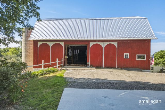 14960 White Creek Avenue NE, Cedar Springs, MI 49319