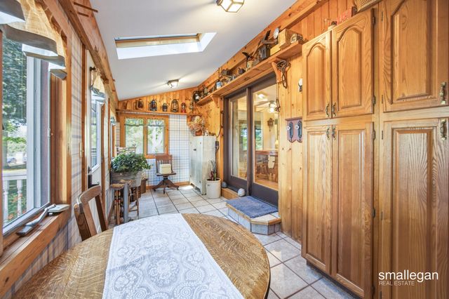 14960 White Creek Avenue NE, Cedar Springs, MI 49319