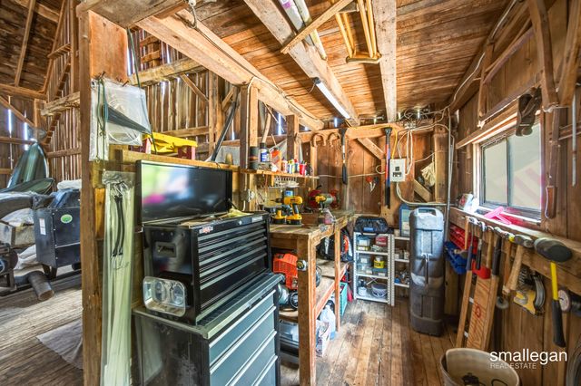 14960 White Creek Avenue NE, Cedar Springs, MI 49319