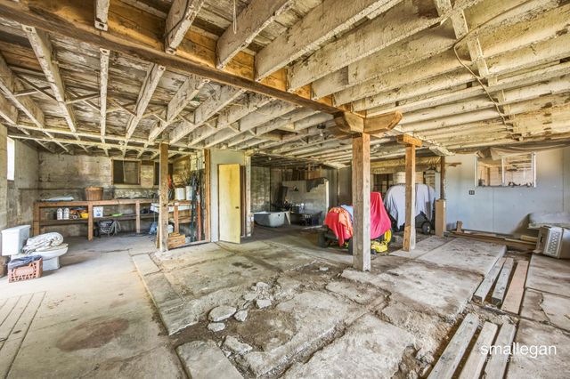 14960 White Creek Avenue NE, Cedar Springs, MI 49319