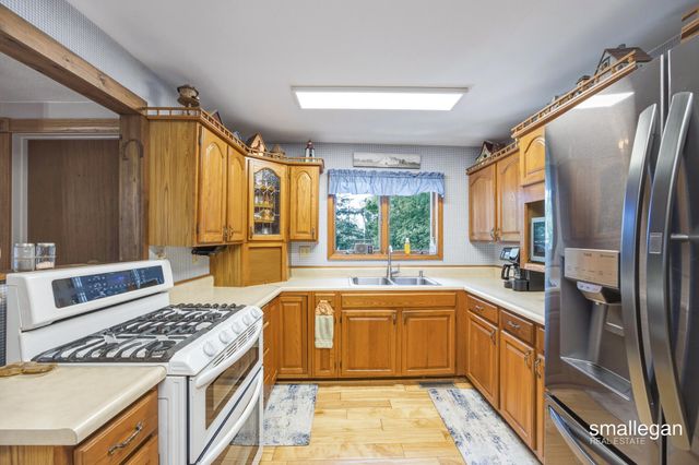 14960 White Creek Avenue NE, Cedar Springs, MI 49319