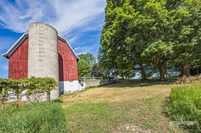 14960 White Creek Avenue NE, Cedar Springs, MI 49319