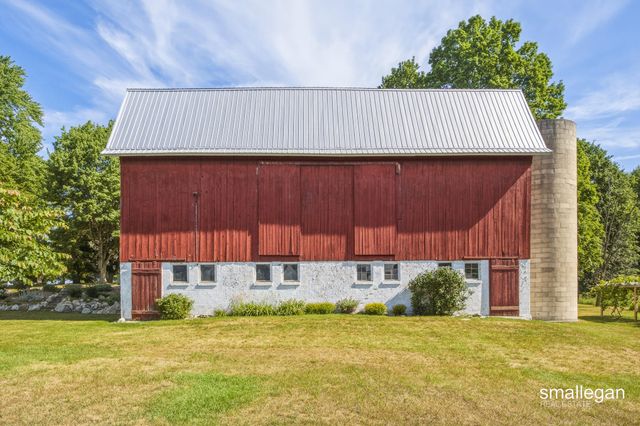 14960 White Creek Avenue NE, Cedar Springs, MI 49319