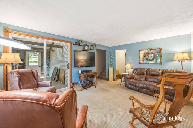 14960 White Creek Avenue NE, Cedar Springs, MI 49319