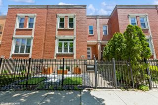3125 S Giles Avenue, Chicago, IL 60616