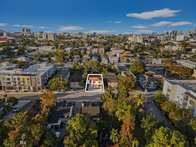 937 SW 7th St, Miami, FL 33130