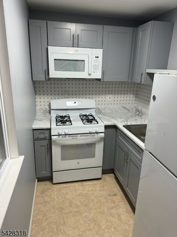 916 Stuyvesant Ave W2 W2, Irvington Twp., NJ 07111