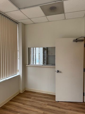 2306 W Touhy Avenue, Chicago, IL 60645