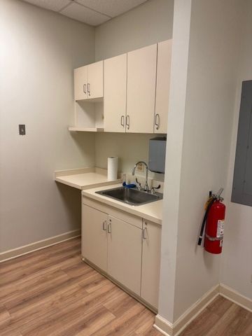 2306 W Touhy Avenue, Chicago, IL 60645