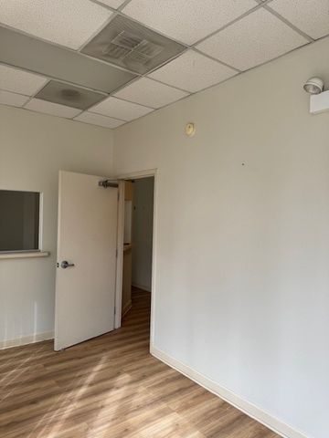 2306 W Touhy Avenue, Chicago, IL 60645