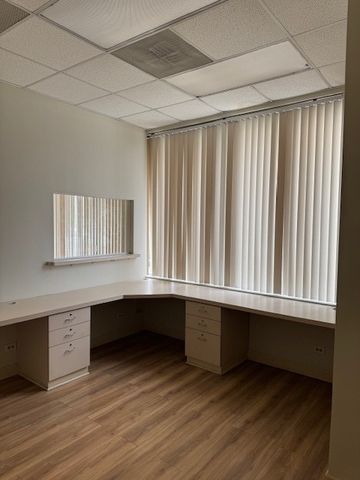 2306 W Touhy Avenue, Chicago, IL 60645