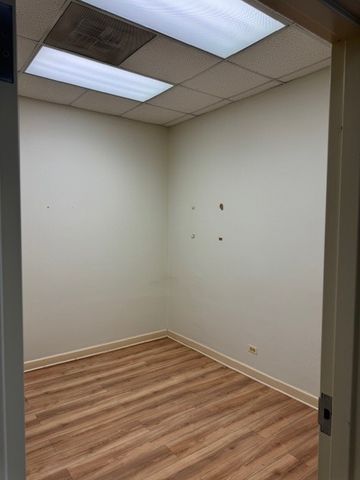 2306 W Touhy Avenue, Chicago, IL 60645