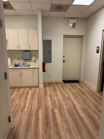 2306 W Touhy Avenue, Chicago, IL 60645