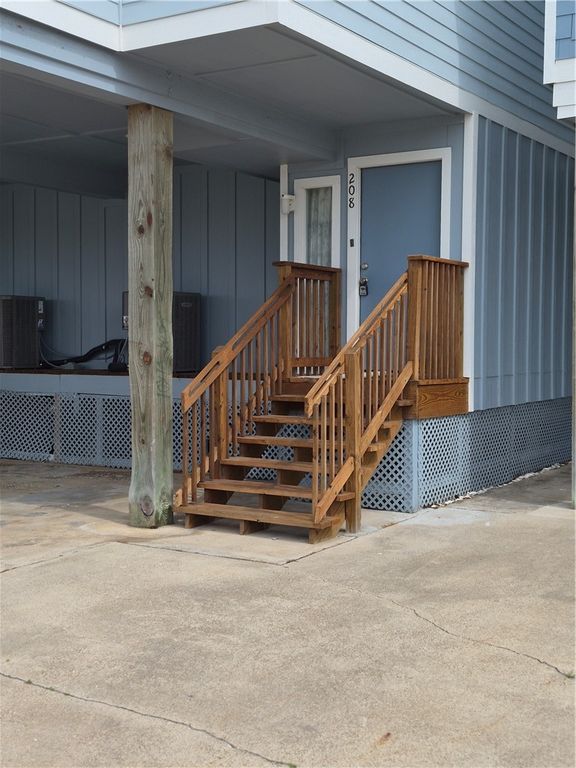 100 Port Royal 208, Aransas Pass, TX 78336 — exterior