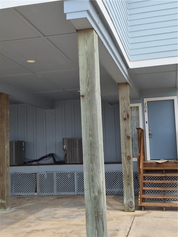 100 Port Royal 208, Aransas Pass, TX 78336 — photo 2