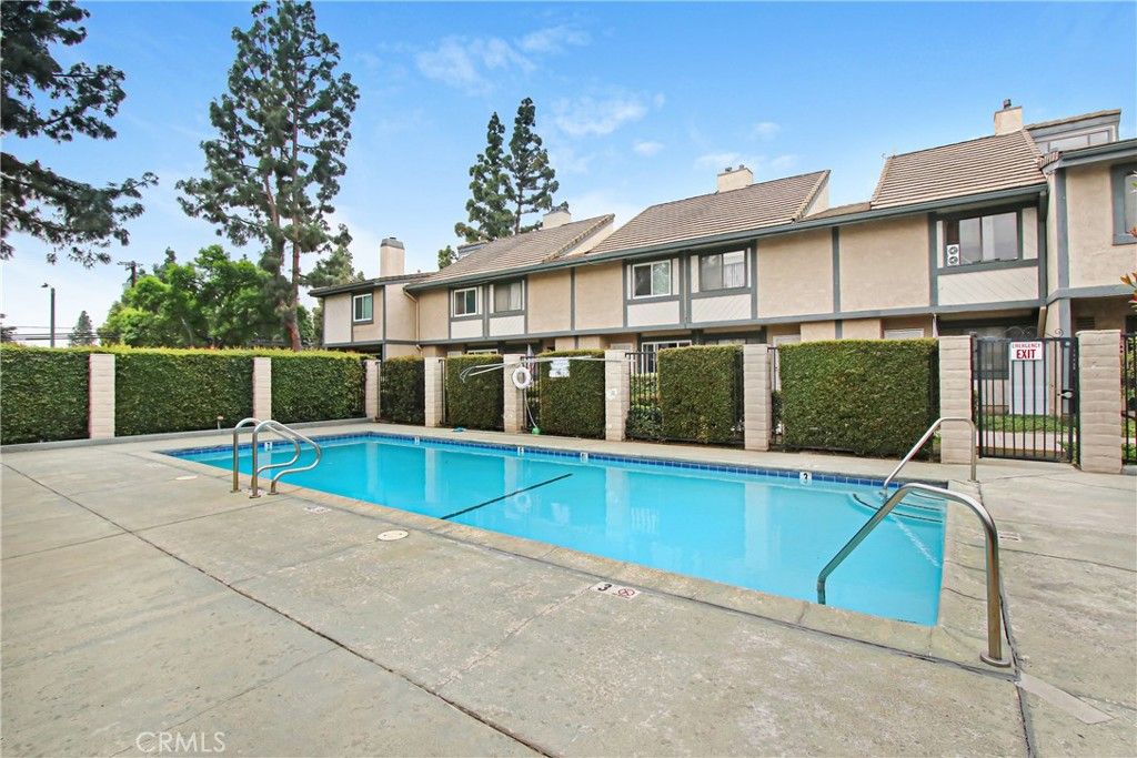 Image 11 of property listing at 533 W 9th, Upland, CA 91786