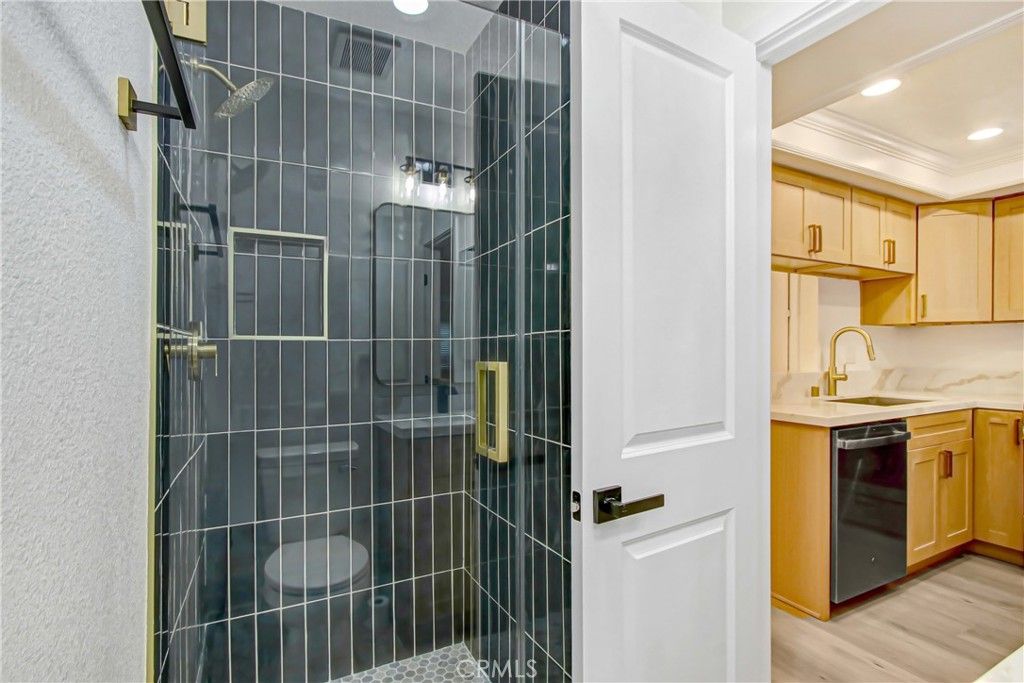 Image 5 of property listing at 533 W 9th, Upland, CA 91786