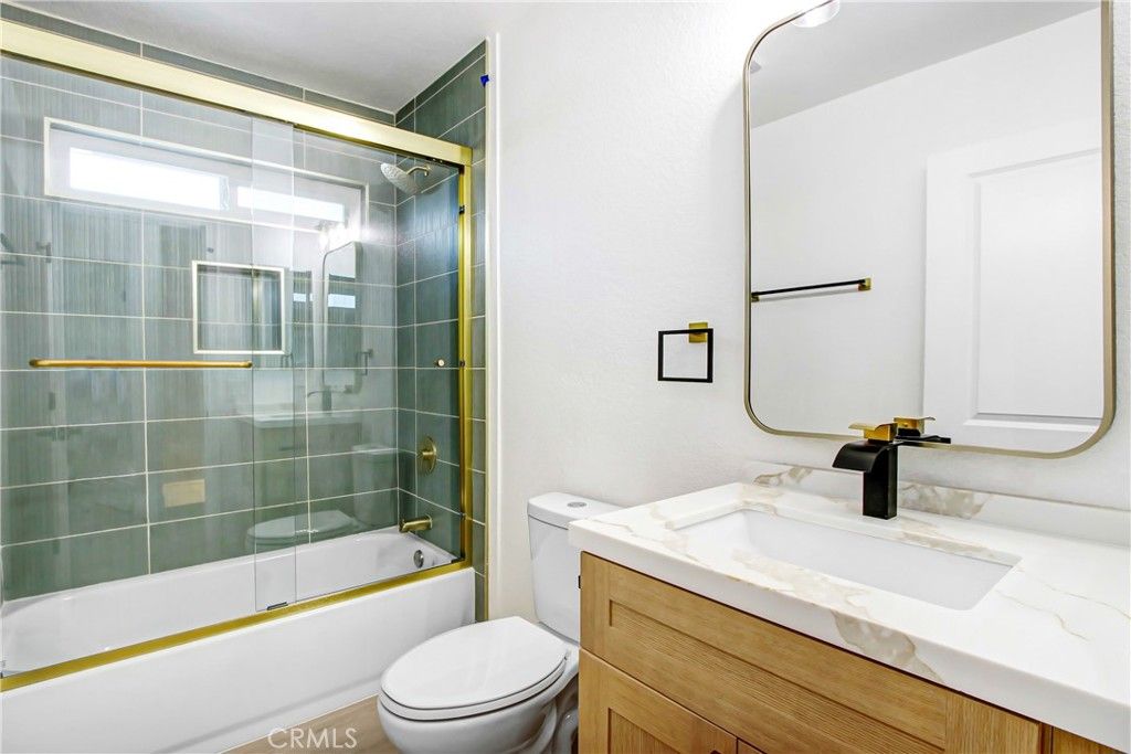 Image 9 of property listing at 533 W 9th, Upland, CA 91786