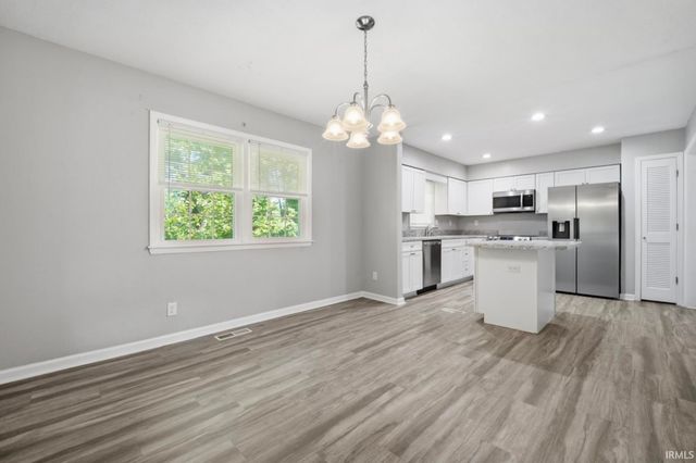 3300 Maple Lane, Newburgh, IN 47630