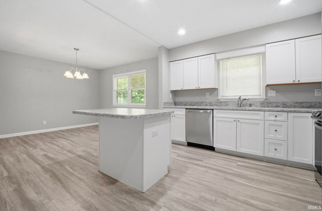 3300 Maple Lane, Newburgh, IN 47630