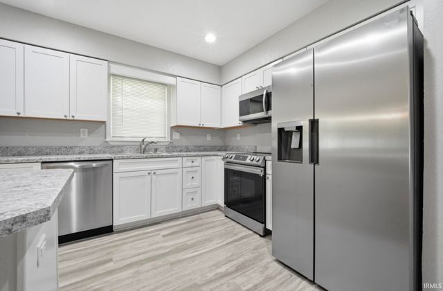 3300 Maple Lane, Newburgh, IN 47630