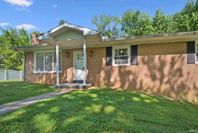 3300 Maple Lane, Newburgh, IN 47630