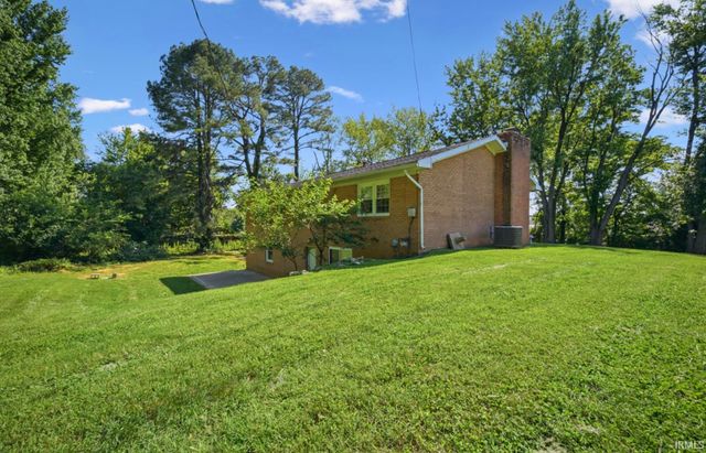 3300 Maple Lane, Newburgh, IN 47630