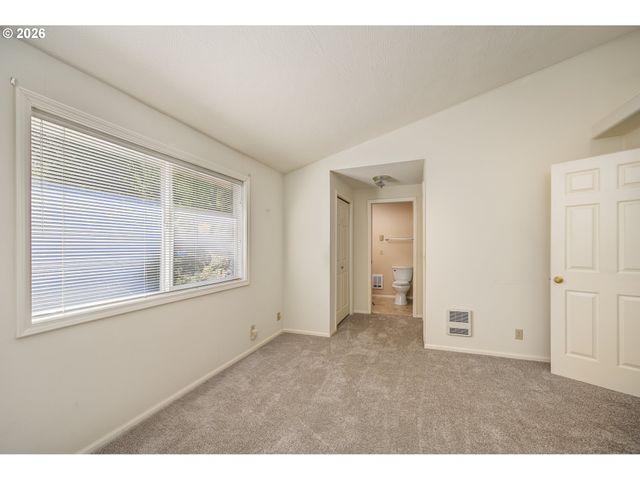 639 S 70TH St, Springfield, OR 97478