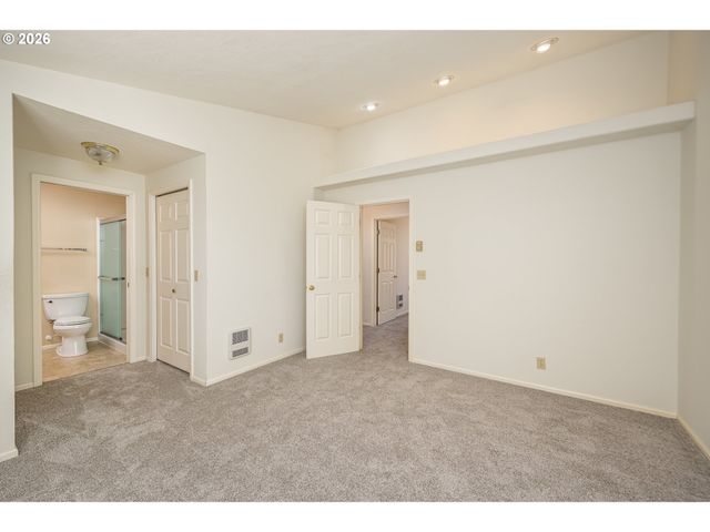 639 S 70TH St, Springfield, OR 97478