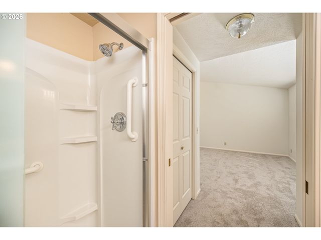 639 S 70TH St, Springfield, OR 97478