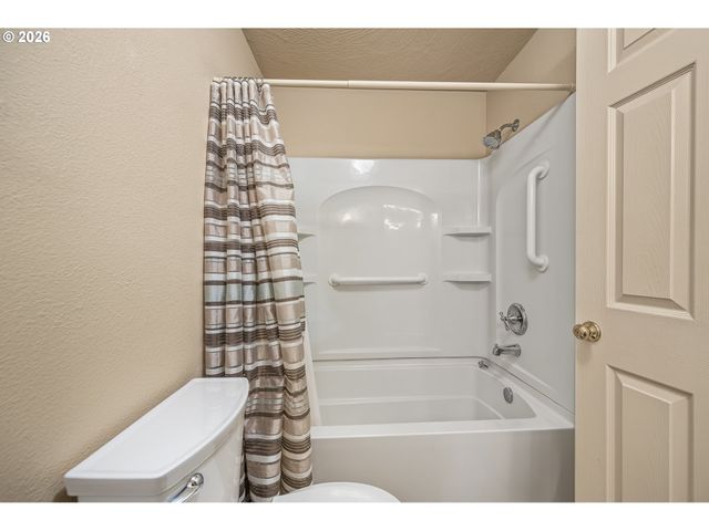 639 S 70TH St, Springfield, OR 97478