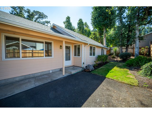 639 S 70TH St, Springfield, OR 97478
