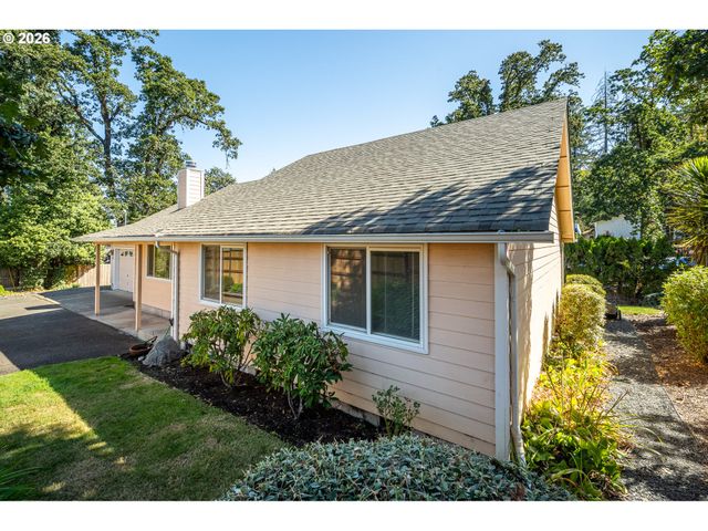 639 S 70TH St, Springfield, OR 97478