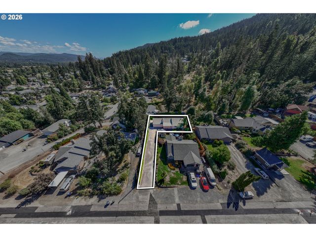 639 S 70TH St, Springfield, OR 97478