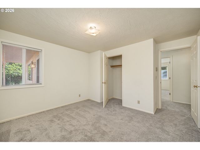 639 S 70TH St, Springfield, OR 97478