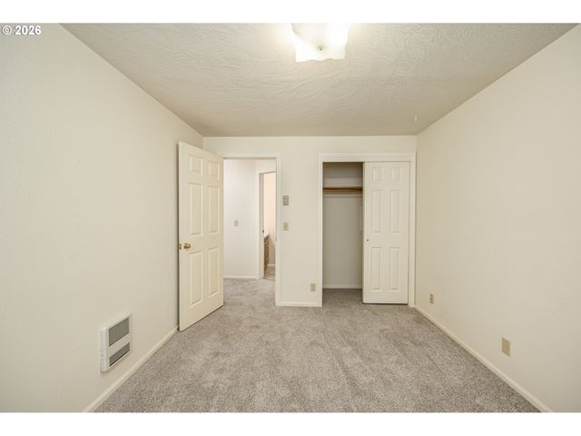 639 S 70TH St, Springfield, OR 97478