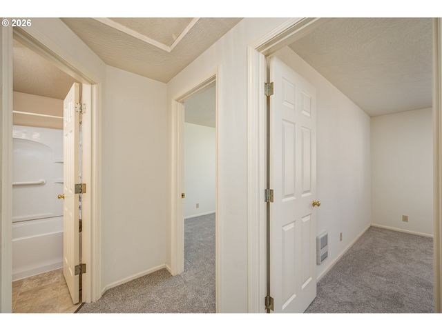 639 S 70TH St, Springfield, OR 97478