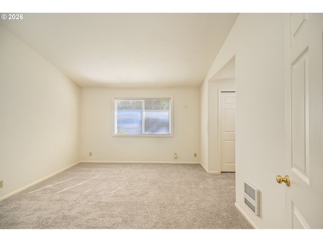 639 S 70TH St, Springfield, OR 97478