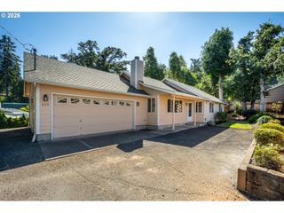 639 S 70TH St, Springfield, OR 97478
