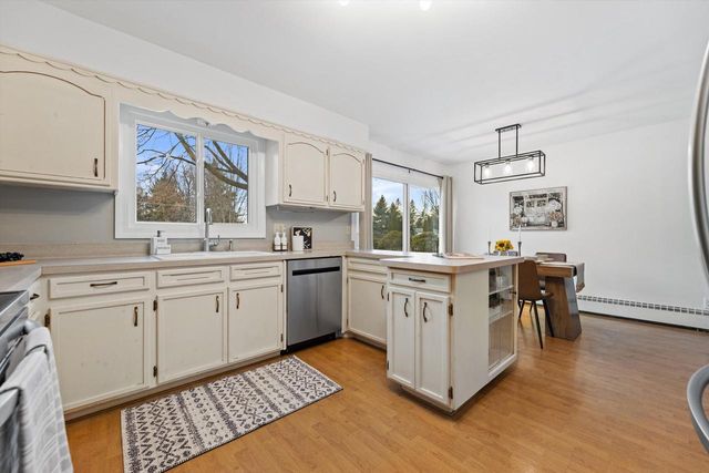 N62W23905 Sunset DRIVE, Sussex, WI 53089