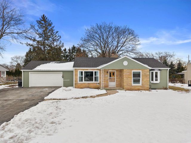 N62W23905 Sunset DRIVE, Sussex, WI 53089