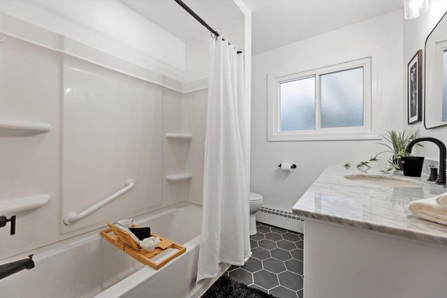 N62W23905 Sunset DRIVE, Sussex, WI 53089