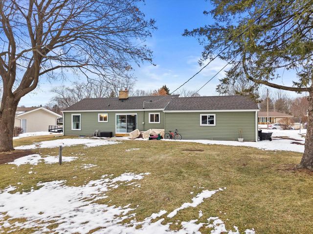 N62W23905 Sunset DRIVE, Sussex, WI 53089