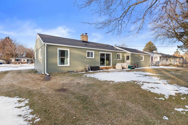N62W23905 Sunset DRIVE, Sussex, WI 53089