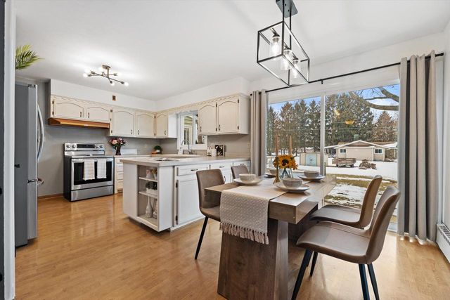 N62W23905 Sunset DRIVE, Sussex, WI 53089